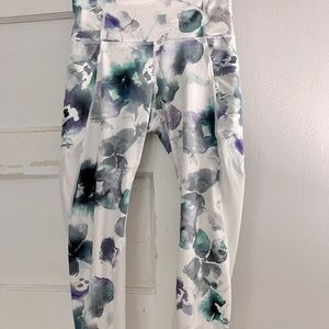 Athleta size small capri leggings